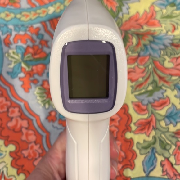 Legrand Infrared Forehead Thermometer - Picture 4 of 4